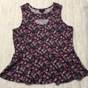 Cute flair out sleeves shirt